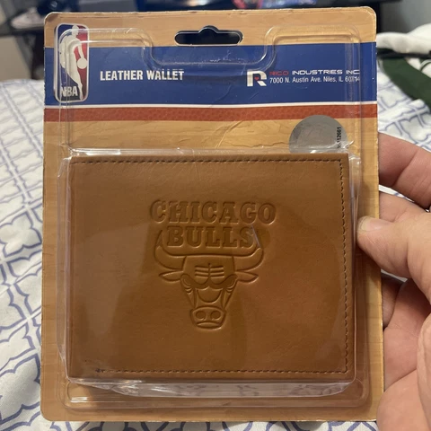 Chicago Bulls NBA Embossed Brown Leather Billfold Wallet Cover