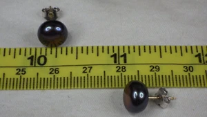 Vintage 14K Yellow Gold Tahitian Pearl Studs Gorgeous Purple Red Pink Haze - Picture 1 of 6