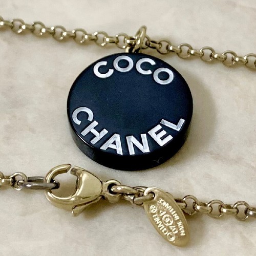 Collana rotonda CHANEL logo COCO bianco e nero 16" tono oro 07P originale #1128