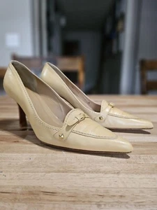 Stuart Weitzman Vintage Kitten Toe Heels Beige Size 7 - Picture 1 of 14