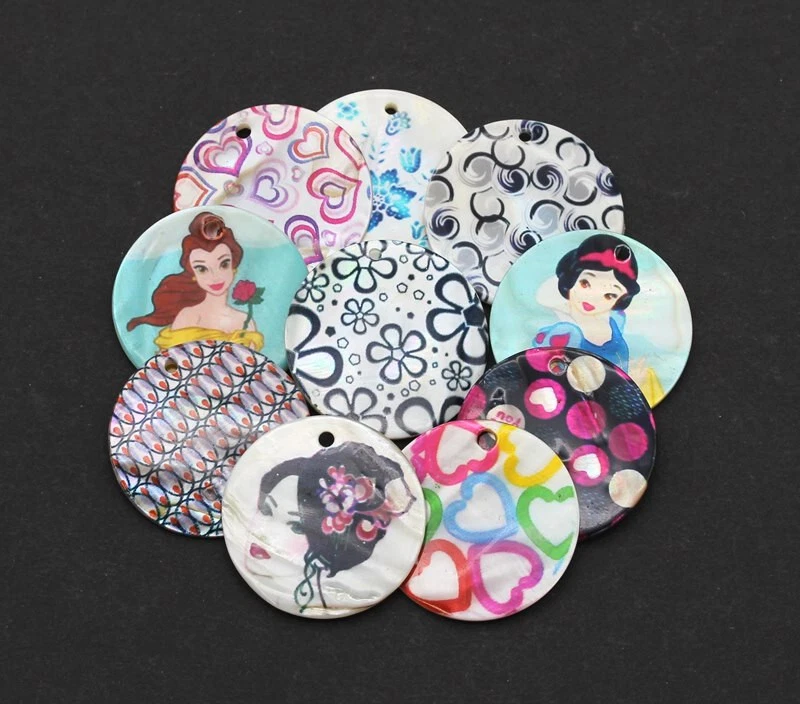 2 Stk. Perlmutt Anhänger 35mm rund flach bedruckt mit Motiven Muschelperlen - Bild 1 von 1