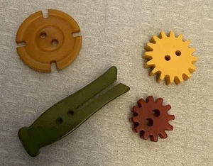 Vintage Carved Bakelite Buttons Lot 4 Green Clothespin Red Butterscotch Gears - Picture 1 of 4