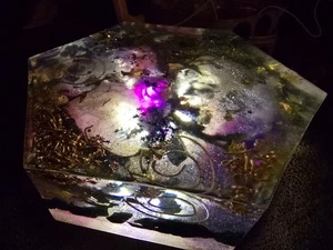 Prisma: „Das kosmische Chaos“ Orgonit - Bild 1 von 3