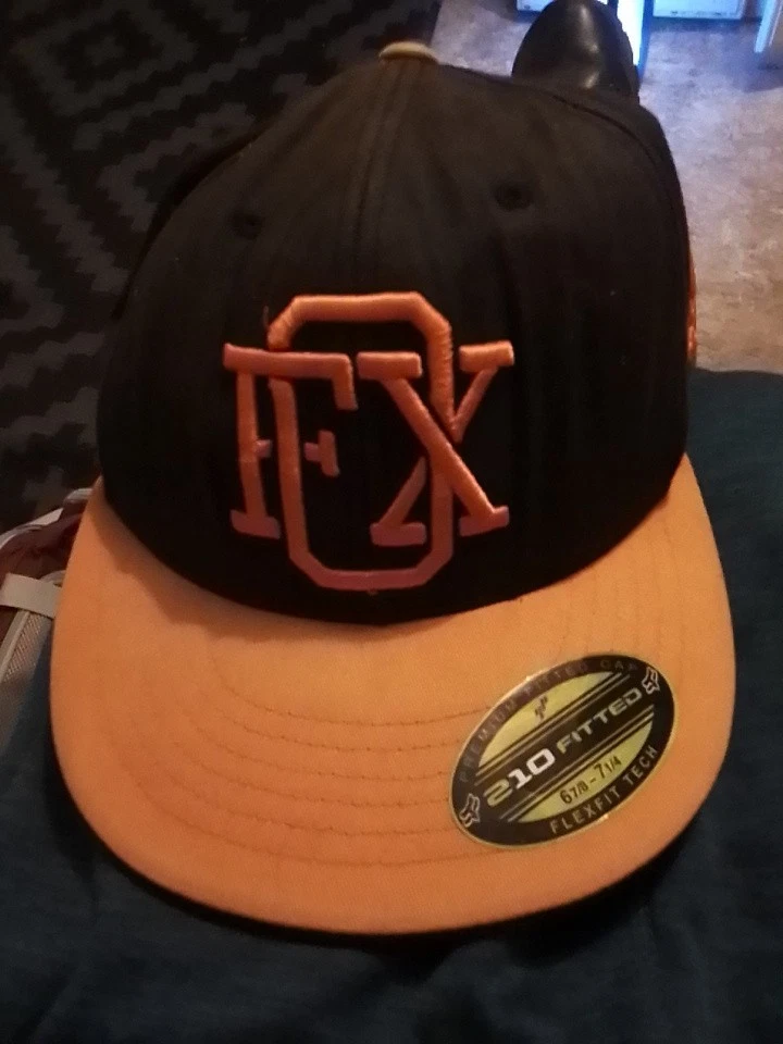 Sombrero de zorro usado pero estoy en buen estado con pegatina todavía en el billete Foto 1 de 4