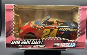 2004 NASCAR #24 Jeff Gordon Speed-Wheel Racer & Action Figure DuPont Car - Picture 1 of 7