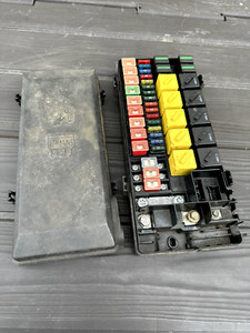 Landrover Discovery 2 td5 v8 under bonnet fuse box + lid with fuses and relays