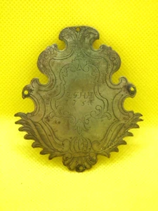 Altes kleines Metall Schild Auflage Verzierung 1751 Monogramm Z.G.H.H. - Bild 1 von 5