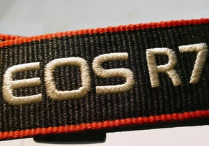 Canon EOS R7 Camera Neck Shoulder Strap Canvas Black/Red - Genuine OEM - Picture 1 of 7