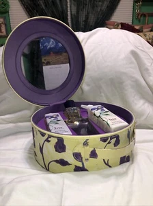Crabtree & Evelyn Iris 3 pieces set in Hat / gift Box. - Picture 1 of 4