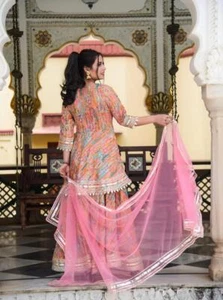 Hermoso especial de San Valentín elegante corto acampanado kurta Sharara con conjunto de dupatta - Imagen 1 de 6