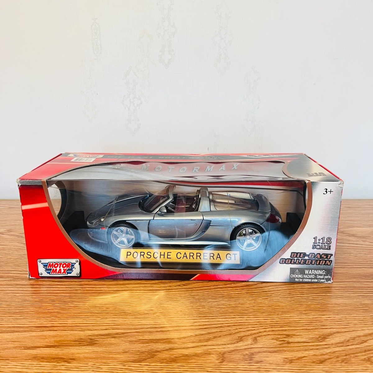 未使用❗MOTOR MAX 1999 PORSCHE 911 1:18 Motormax 1999 Porsche 911 (996) Carrera Coupe Grey Metallic