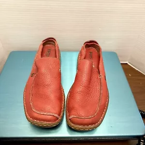 Scarpa da donna BORN rossa in pelle con zoccoli mocassini taglia 9 M/W EU 40,5 tacco in gomma - Foto 1 di 10