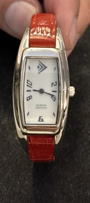 Silpada Designs Reloj Cuarzo Damas Plateado Rojo Correa Cuero Analógico Batería Nueva Foto 1 de 3