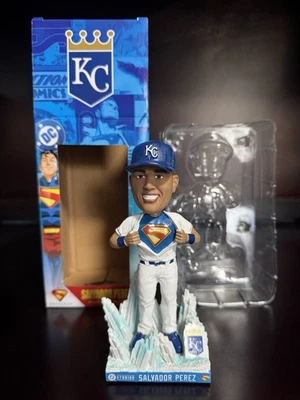Figura temática Salvador Pérez Superman Bobblehead Kansas City Royals 7-9-25 Foto 1 de 4