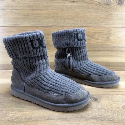 Botas UGG Clásicas de Punto Niñas Grandes 4 Jóvenes Gamuza Carbón Sudadera Foto 1 de 4