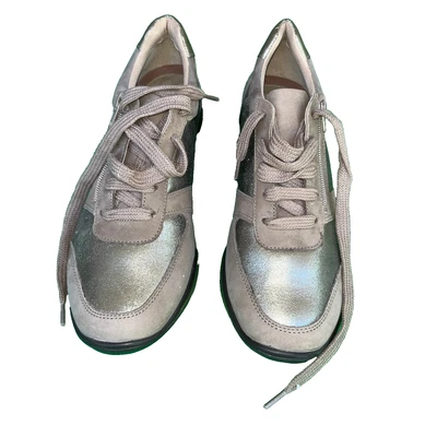 Zapatos Tenis Mujer 10 N Encaje Dorado y Negro Hechos en Brasil Foto 1 de 4