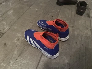 Adidas predator indoor soccer kid shoes size 13 - Picture 1 of 8
