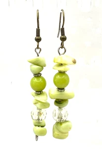 Orecchini pendenti vintage verde calcedonio chip e perline serpentina goccia boho - Foto 1 di 24