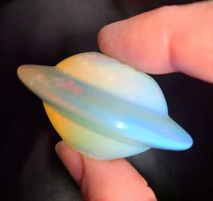 Seltene 2" 55g Opalit UFO UAP Alien Raumschiff Kristall Stein Schnitzerei Bereich 51 Statue - Bild 1 von 20