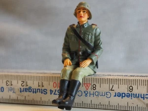 Hausser, Soldat, ca. 7 cm, Masse / Kunststoff, Sitzend, # 2 - Bild 1 von 3