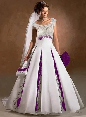 Classic Embroidered Wedding Dress Scoop Neck Lace Appliques Gothic Bride Gowns - Image 1 of 4
