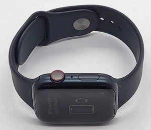 Apple Watch Series 9 45mm WiFi and Cellular Aluminum Case with Black Sport Band - Photo 1 sur 12