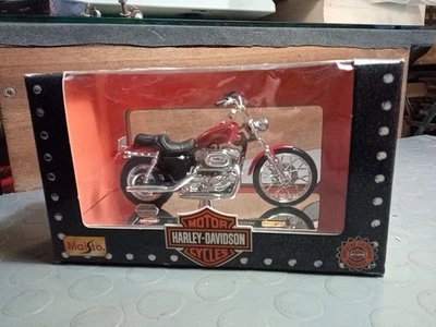 MAISTO HARLEY DAVIDSON MOTOR CYCLES XL 1200C SPORTSTER 1200 CUSTOM 1997 1/18 - Immagine 1 di 4
