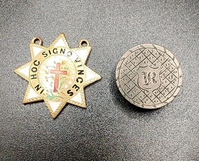 Caballeros Templarios Masónicos En Hoc Signo Vinces Relleno Oro Antiguo Llavero Medalla Signia Foto 1 de 4