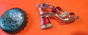 Broche Pin de Zapatos Victoriano Piedras Rojas Plateadas De Colección CON LETRA SHJ - Imagen 1 de 2