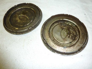 (2) CHRYSLER IMPERIAL VINTAGE ANTIQUE OLD CENTER CAP WHEEL HUB CAP - Bild 1 von 5