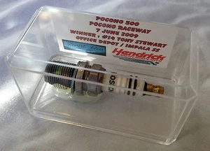 Bujía Tony Stewart usada en carreras, Pocono 500 Win 2009, certificado de autenticidad - Imagen 1 de 3