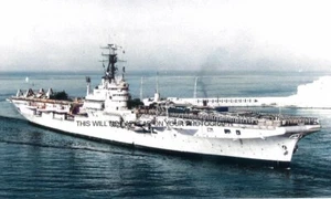 ROYAL NAVY CARRIER HMS ALBION BETRITT GRAND HARBOUR MALTA - Bild 1 von 1