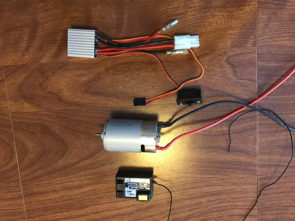 Proboat drive components Motor-ESC-RX - Image 1 of 1