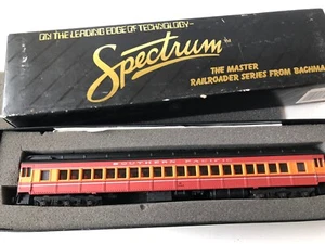 Bachmann Spectrum #89135 SP Daylight Passenger Coach. Road 1985 NIB - Picture 1 of 7
