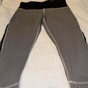 Lululemon Run The Day Crop Submarine nero Nulux tasca alta con zip taglia 6 - Foto 1 di 7