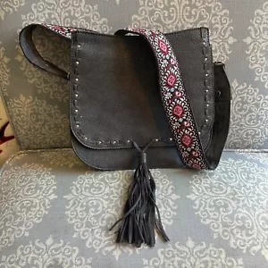Steve Madden Dark Gray Saddle CrossBody Tassel Purse Patterned Guitar Strap - Picture 1 of 12