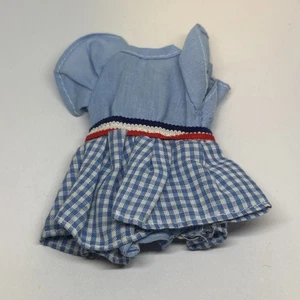 Vintage Porzellan Baby Mädchen Puppe gebraucht blau Gingham kariert nur Kleid - Bild 1 von 2