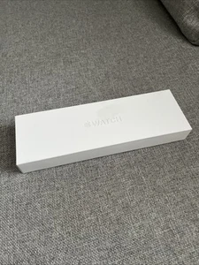 Apple Watch Series 10 Jet Black 42mm GPS Aluminiumgehäuse mit Tinte Sport Loop - Bild 1 von 11