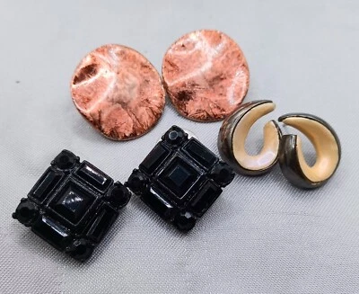 Lote de 3 pares de pendientes Chico's cobre, estrás negro, plata y esmalte crema Foto 1 de 4