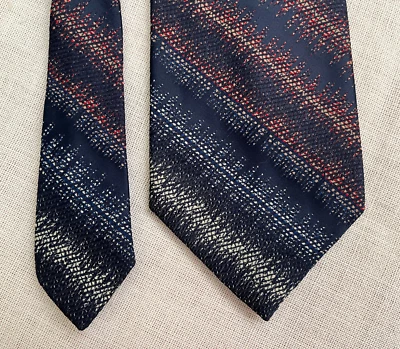 Antiga gravata larga de poliéster Wembley Wemlon listra diagonal irregular ousada década de 1970 retrô - Imagem 1 de 4