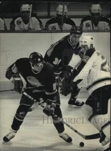 1991 Press Photo Minnesota's Mitch Messier Pushes Vancouver's VonStefenelli Away - Picture 1 of 2