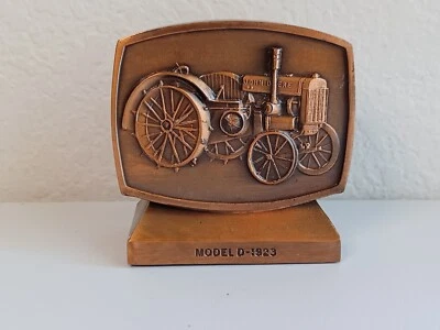 约翰迪尔员工信贷联盟模型 D-1923 金属硬币银行 1981 年第 3 版 — 第 1/4 张图片