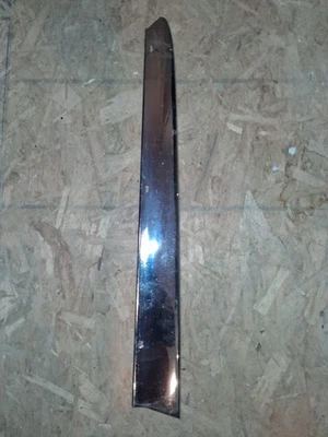 Limiar direito da porta traseira Renault Dauphine - Imagem 1 de 2