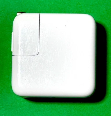 Adaptador de corriente USB tipo C Apple A1882 A2164 MR2A2LL/A MW2G3AM/A 30W - blanco Foto 1 de 4