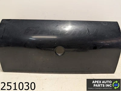 OEM 2000 Pontiac Firebird 3.8L Center Tail Light Filler Panel — 第 1/4 张图片