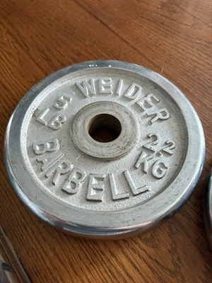 Pair of 5 Lb Weider Standard Size Barbell Weight Plates 5# 2.2 KG - Image 1 of 4