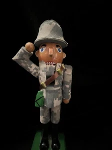 8" Nussknacker Sammlung 2010 Limited Edition 4746/17046 Soldat Armee Holz - Bild 1 von 9