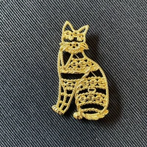 2,75" große geflochtene Schnur Arbeit Katze Gold Metall Kostüm Anstecknadel - Bild 1 von 5