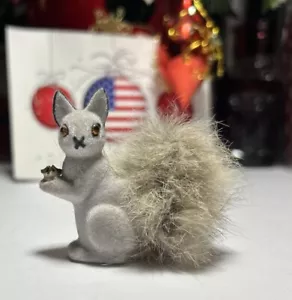 Max Carl Wagner Kunstlerschutz Vintage Miniature Flocked Squirrel Glass Eyes - Picture 1 of 3