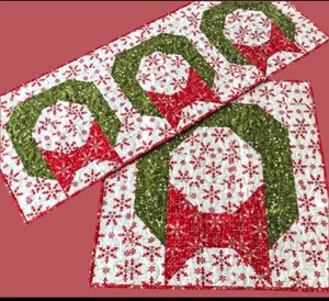 Cuddle Cat Quiltworks Quilt Pattern Christmas Table runner And Table Topper - Picture 1 of 2